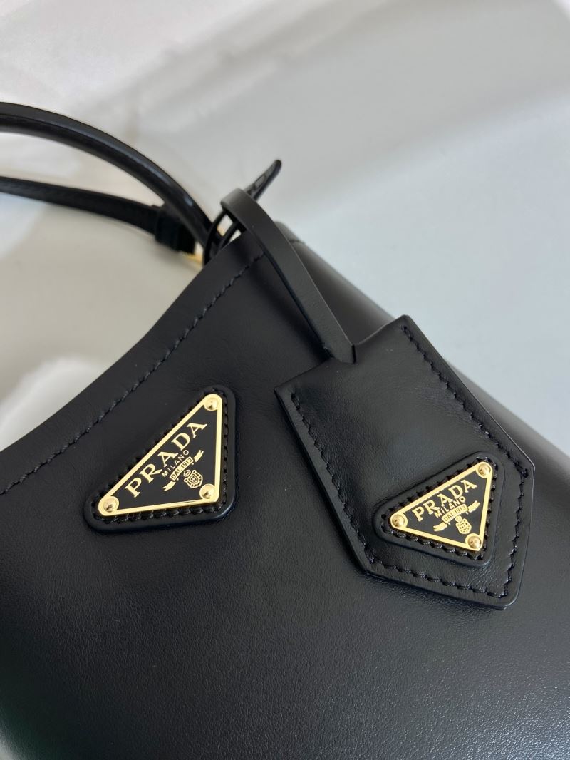 Pra*a bucket bags